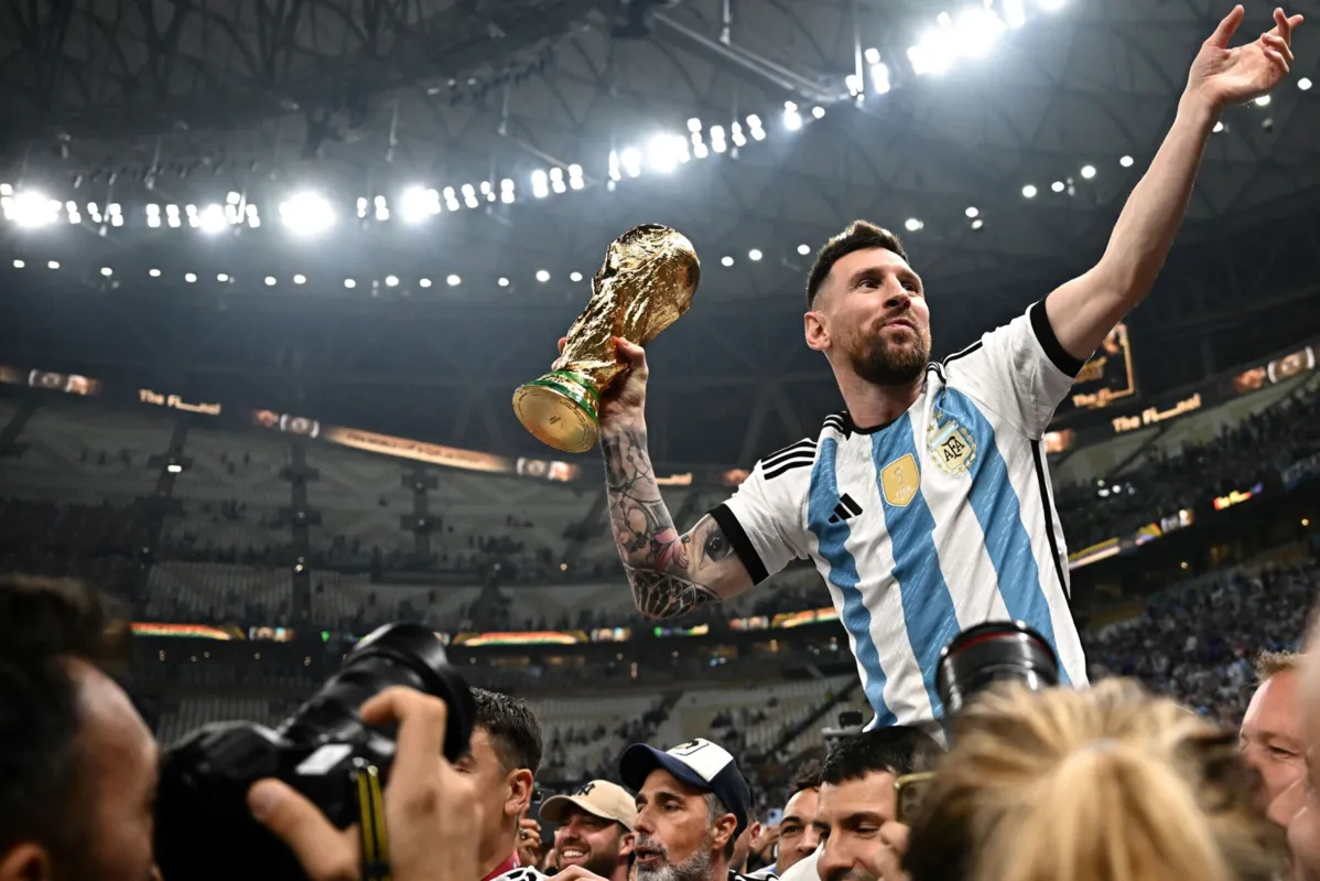 O craque Messi comemorou título após partida emocionante