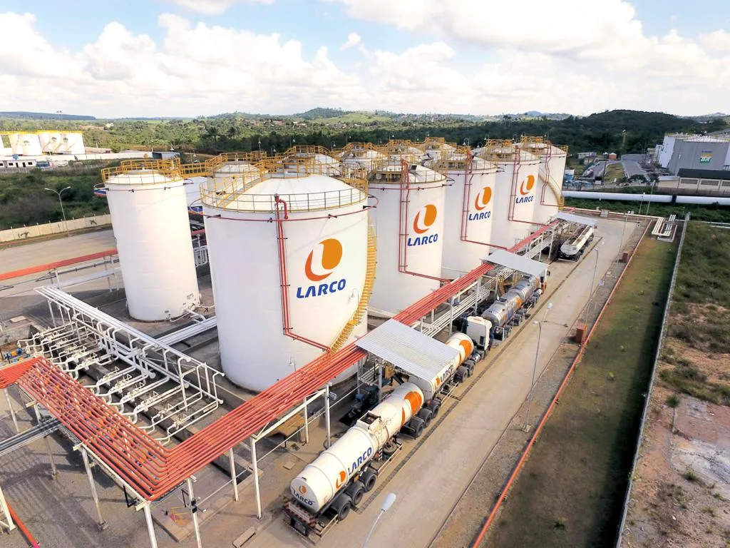 A Larco opera com 16 bases de armazenagem de combustíveis localizadas estrategicamente em 14 estados