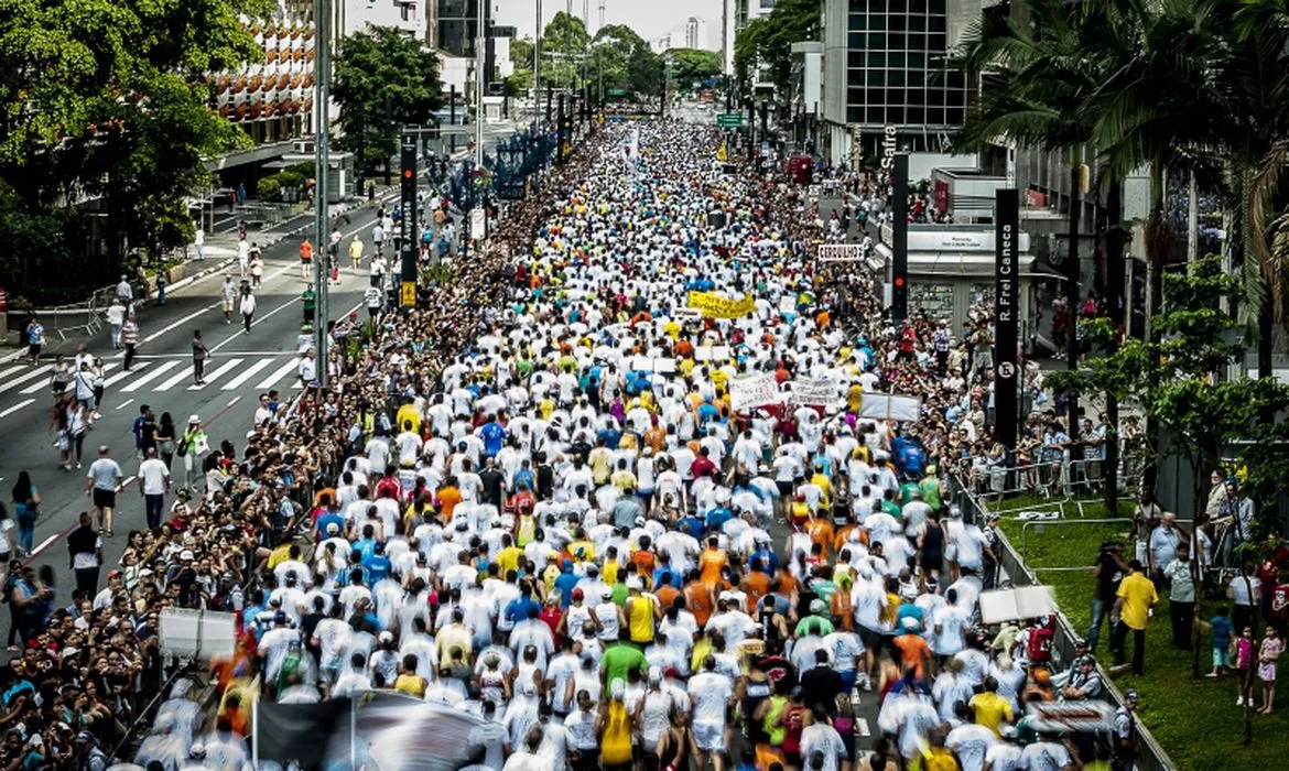 Pelo menos 30 mil pessoas participaram da 97ª edição da São Silvestre, em São Paulo