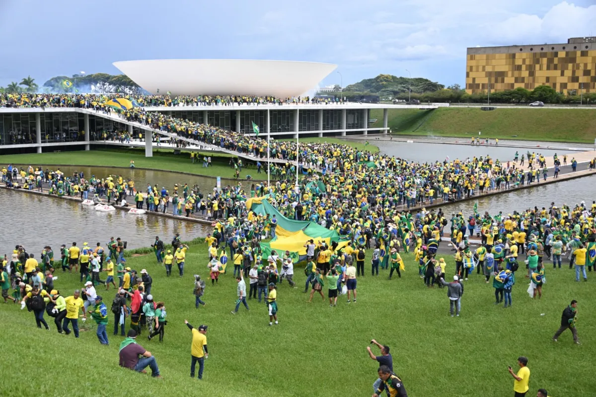 Bolsonaristas conseguiram invadir o Congresso no domingo, 9