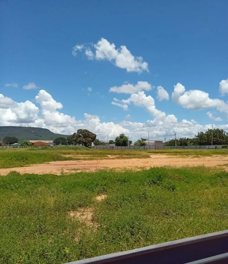 Terreno no qual construção do Hospital Municipal de Barreiras foi prometida está abandonado