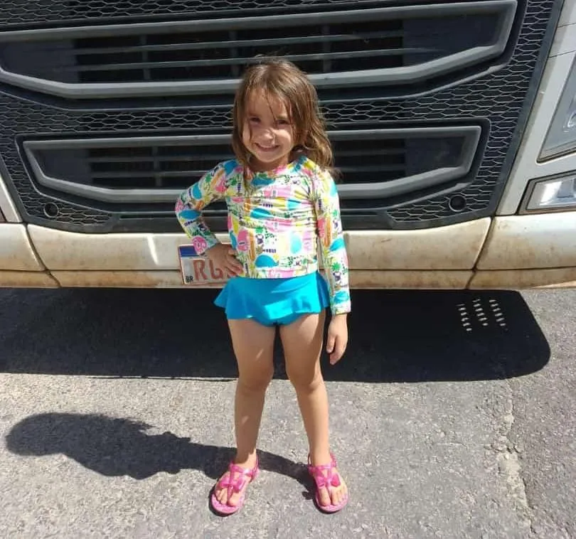 Sophia de 4 anos está desaparecida após o acidente com carro dos familiares