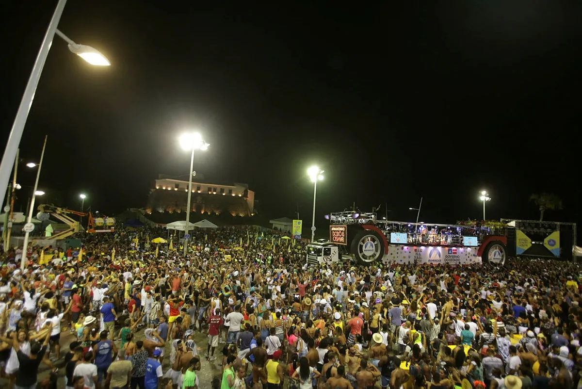 Como é a seleção para assistir aos shows em cima do trio no Carnaval?