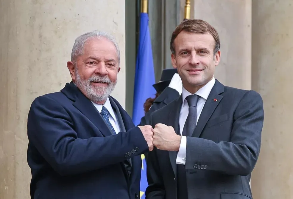 Lula e Macron, durante mais recente viagem do ex-presidente brasileiro à França