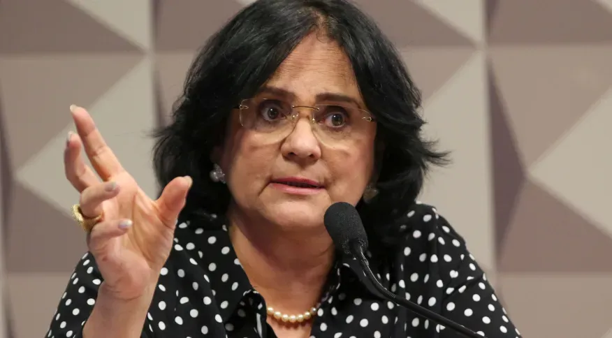 PSOL pede cassação de Damares no Senado por negligência com