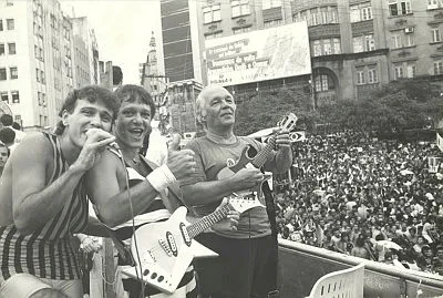 André, Armandinho e Seu Osmar levantando o Chão da Praça em 1985