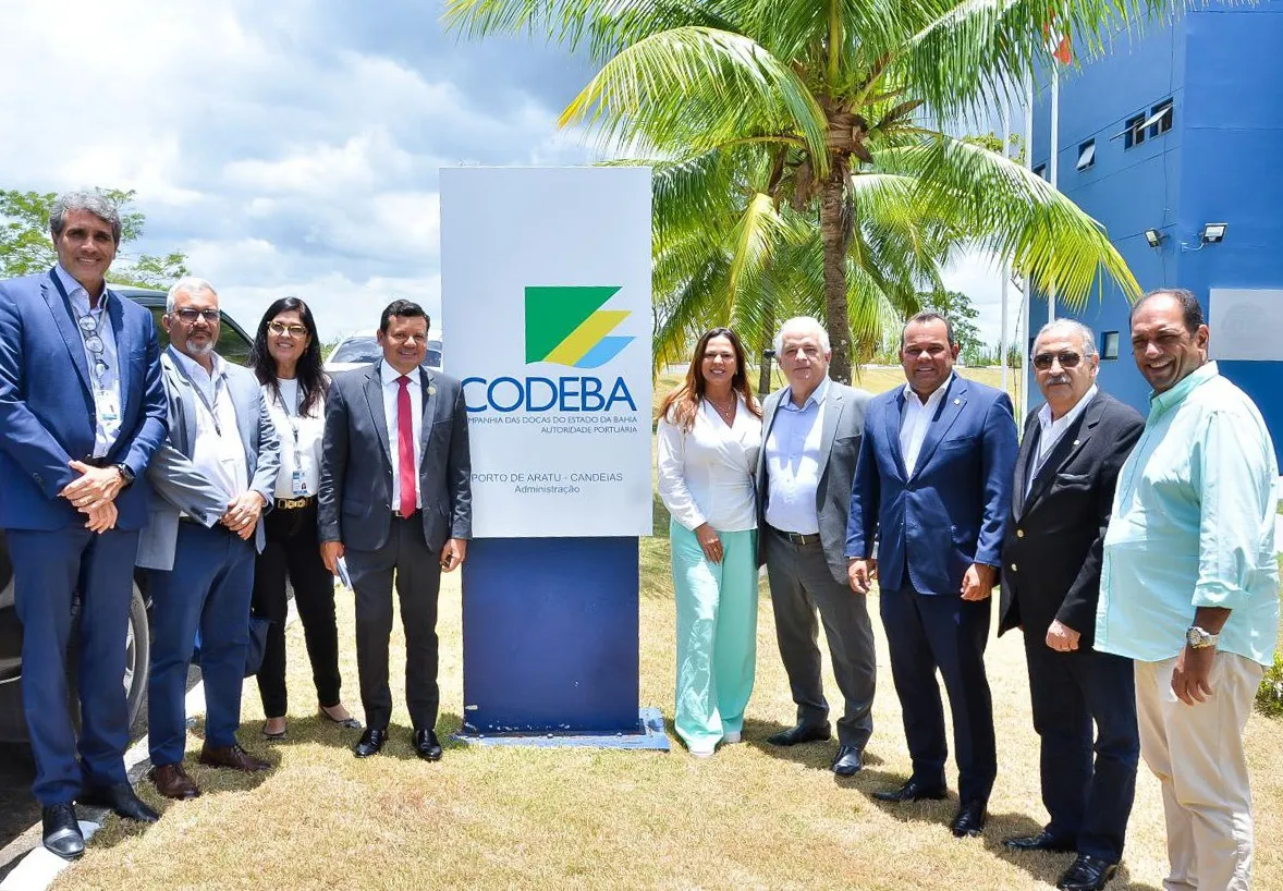 Contrato foi assinado com a presença do ministro de Portos e Aeroportos e do vice-governador da Bahia