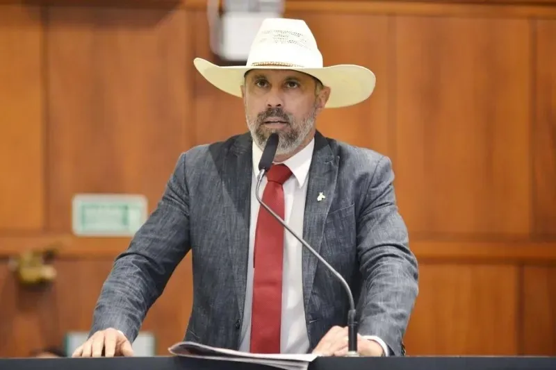 Parlamentar é produtor rural e já foi investigado por espancar a filha adolescente