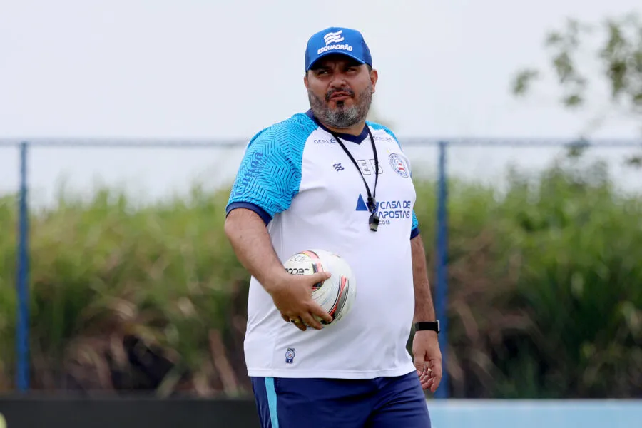 O treinador chegou a testar Ricardo Goulart mais recuado e Davó como opção no ataque do time