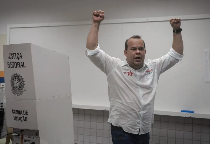 Geraldo Júnior votou numa escola no Itaigara, em Salvador