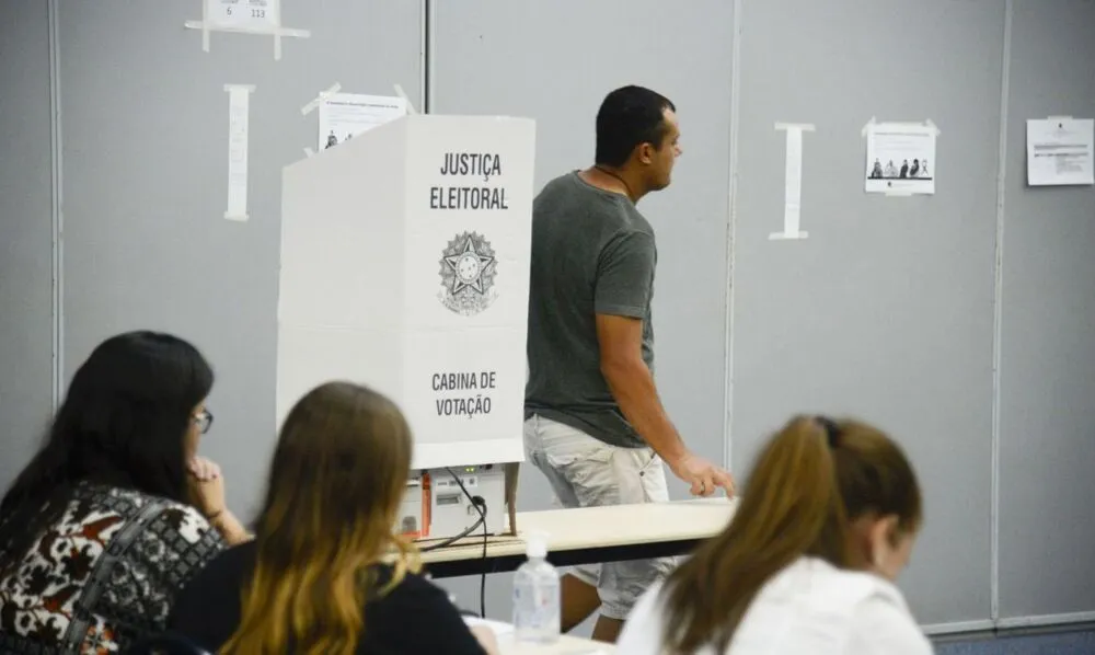 TSE garante o direito à votação de quem chegou à fila antes das 17h (horário de Brasília) e está dentro das seções