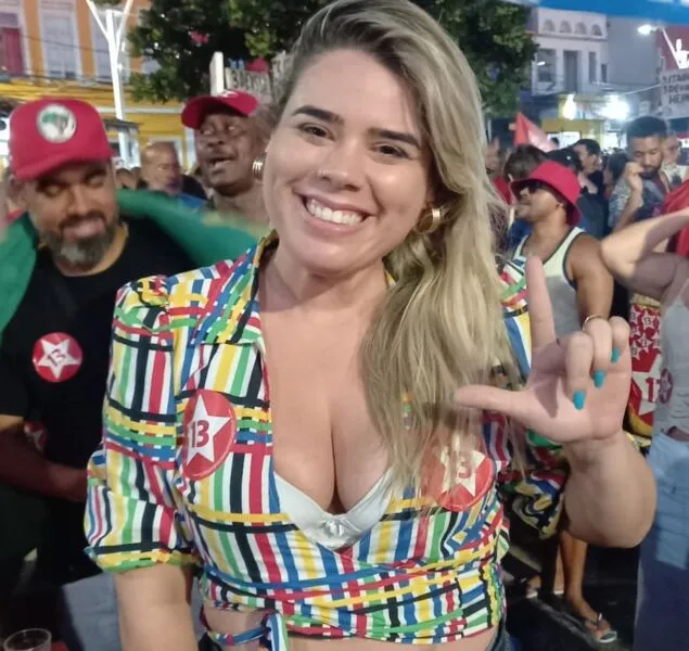 A eleitora Vanessa Nedia na comemoração do Rio Vermelho