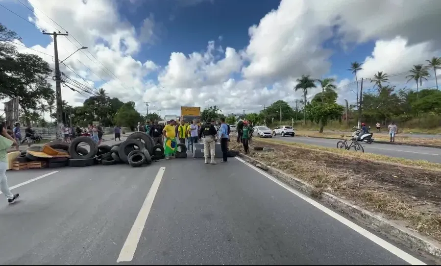 Manifestações de bolsonaristas nas estradas podem afetar transporte de oxigênio para hospitais