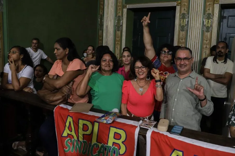 Integrantes da APLB acompanham sessão na Câmara Municipal de Salvador nesta terça-feira, 1º