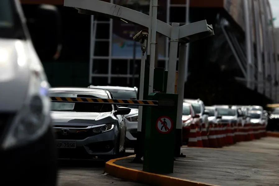 Imagem ilustrativa da imagem Shoppings voltam atrás e mantém tolerância de estacionamentos