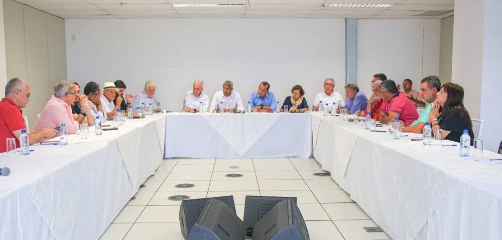 Jerônimo passou a manhã de domingo conversando com deputados federais aliados