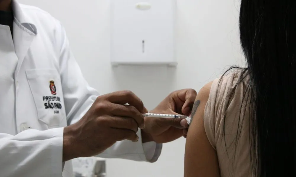 Desde o início da pandemia foram registrados 34.851.450 casos e 688.348 mortes pela doença