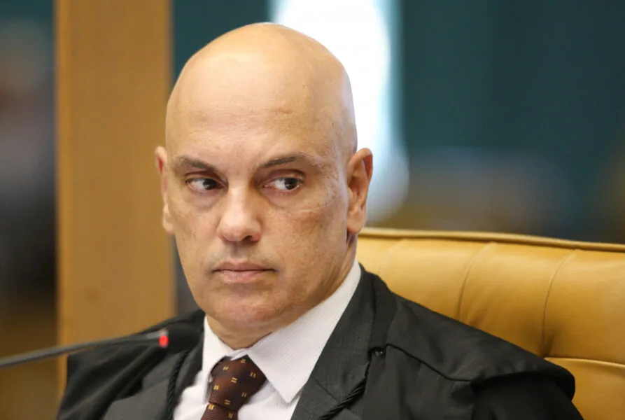 Alexandre de Moraes proibiu que Cintra publique, promova, replique e compartilhe ataques e notícias falsas sobre o processo eleitoral brasileiro