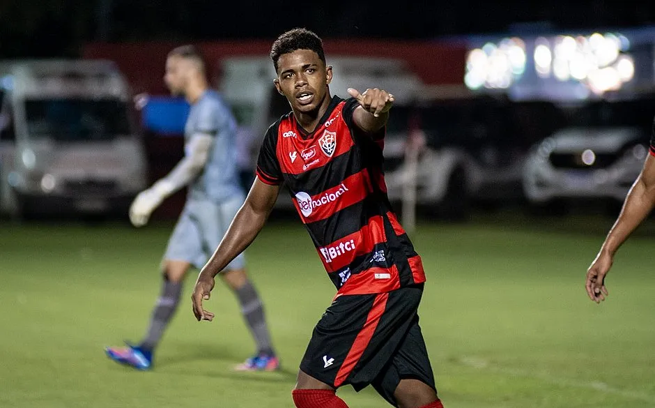 Atletas renovam contrato com o Vitória até 2024