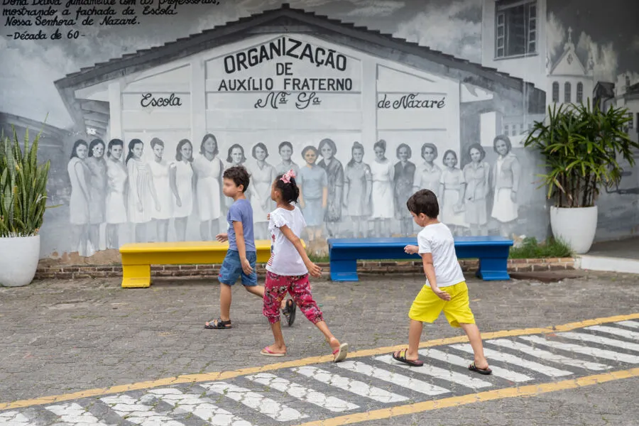 A Organização de Auxílio Fraterno (OAF), atualmente acolhe 84 crianças, 38 delas com idades entre 6 e 17 anos
