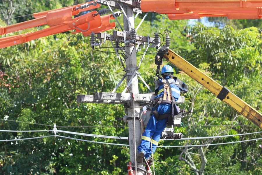 Queda de energia em Salvador e RMS foi causada pelo desligamento temporário de uma linha de transmissão