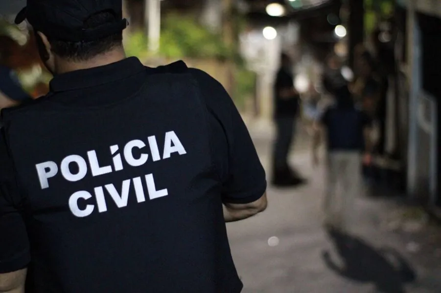 A polícia apura a motivação do crime