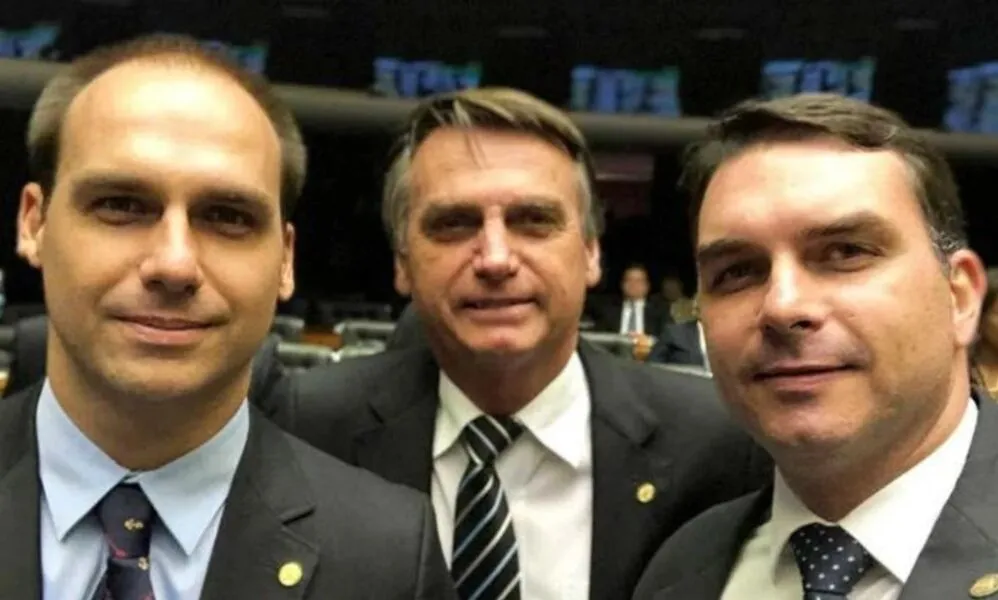 Eduardo e Flávio são filhos do presidente da República, Jair Bolsonaro