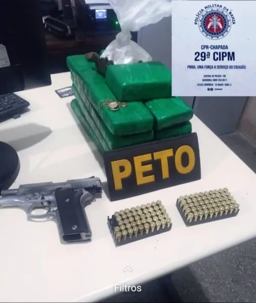 Uma pistola calibre 380, 95 munições do mesmo porte e dois celulares foram apreendidos