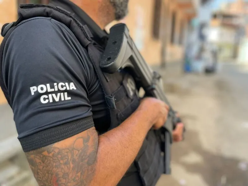 O homem está custodiado na DT de Alagoinhas, à disposição da Justiça