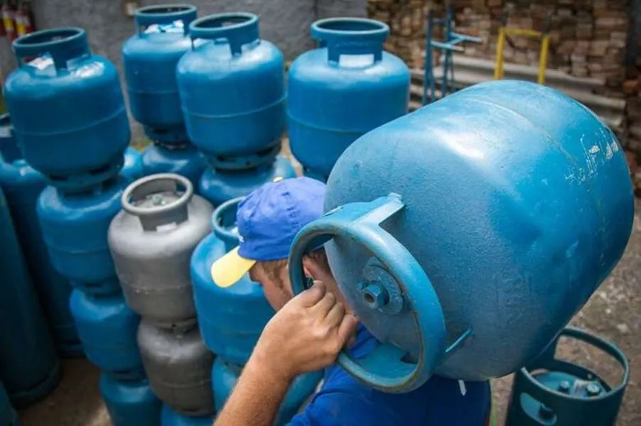 Diversas revendedoras de GLP em Salvador (BA) fecharam as portas, por falta do gás de cozinha na Refinaria de Mataripe