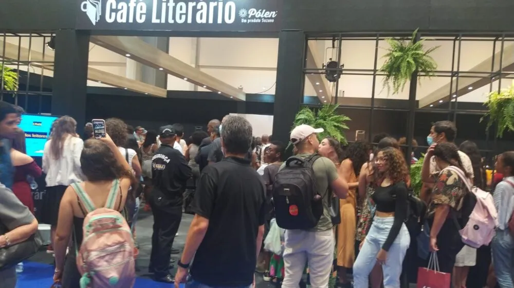Muita gente ficou de fora do evento e não conseguiu participar