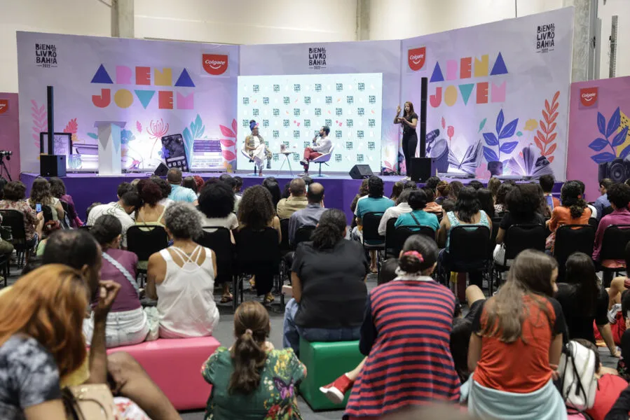 Bienal do Livro Bahia 2022, realizada no Centro de Convenções, foi alvo de críticas dos cordelistas