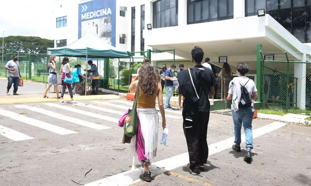 Enem será aplicado nos dias 13 e 20 de novembro para cerca de 3,4 milhões de estudantes em todo o país