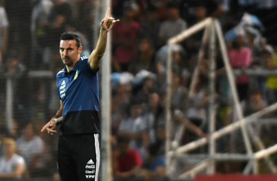 Técnico mais jovem da Copa,  Scaloni também reduziu a média de idade da seleção argentina