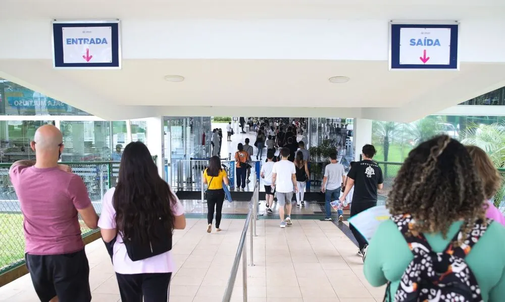 Estudantes vão fazer questões de linguagens e ciências humanas, além da redação