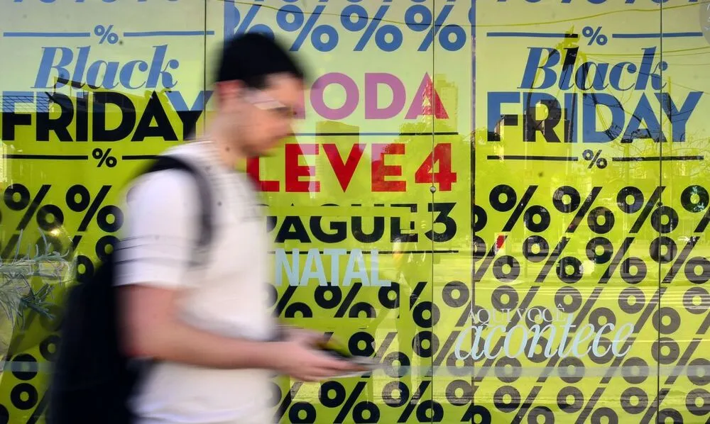 Comprar de forma planejada e consciente é segredo da educação financeira, diz especialista