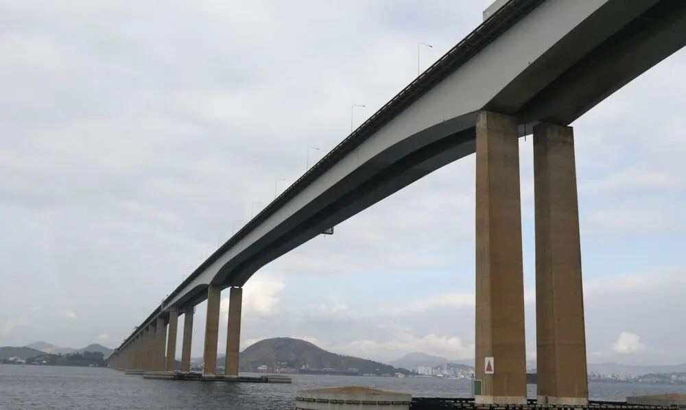 Capitania dos Portos do Rio de Janeiro informou que uma ventania arrebentou as amarras que ancoravam o navio