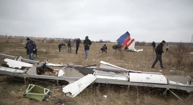 Tribunal da Ucrânia condena três homens à prisão perpétua pela queda do avião da Malaysia Airlines em 2014
