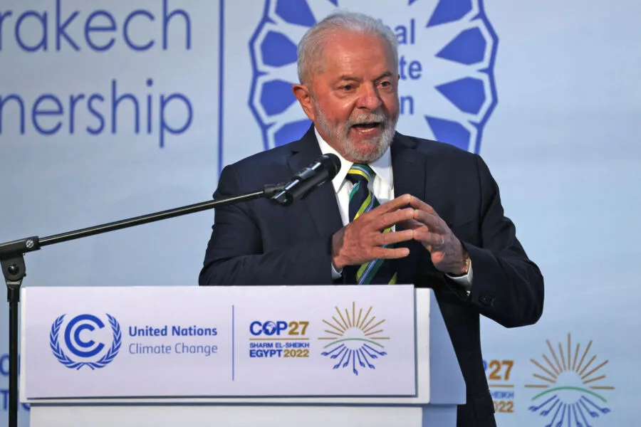 Lula está nesse momento no Egito, onde participa da COP27