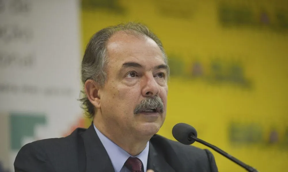 O coordenador dos grupos técnicos do governo de transição e ex-ministro Aloizio Mercadante (PT)