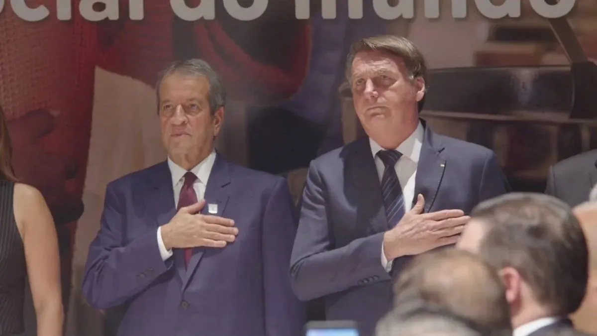 Valdemar da Costa Neto e o presidente Jair Bolsonaro em evento do PL