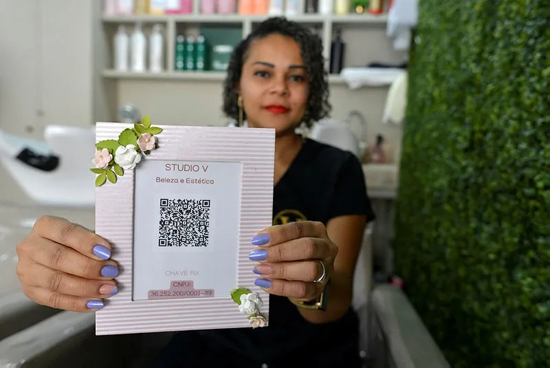 Maricleide Santos, auxiliar administrativa do salão de beleza Studio V