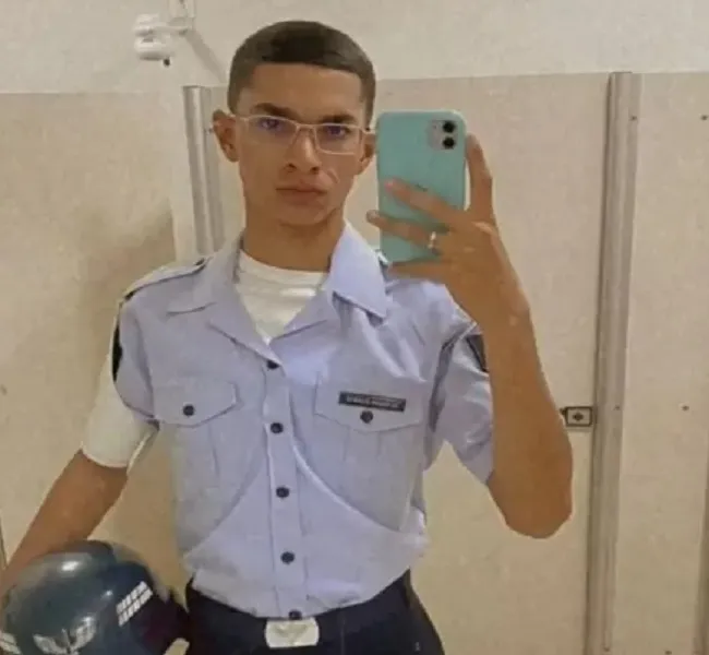 O soldado morto foi identificado como Kauan Jesus de Cunha Duarte, de 19 anos