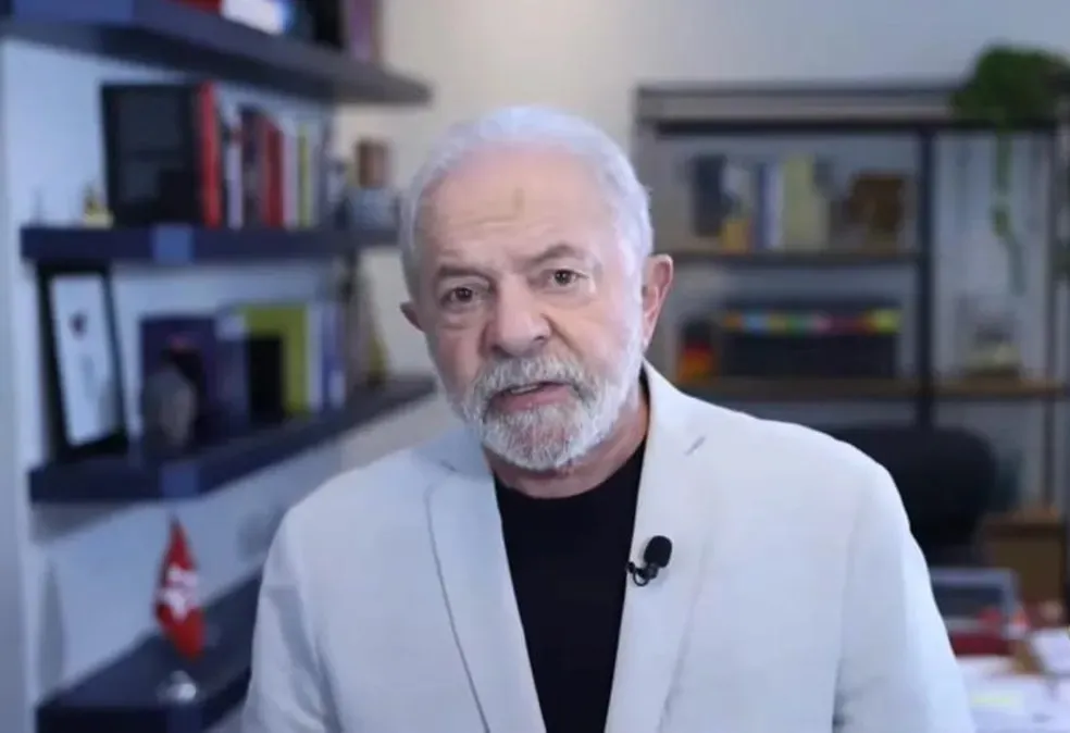 Através de uma enquete, Lula perguntar aos seguidores