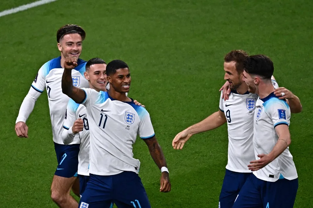 Marcus Rashford comemora o 6º gol da equipe Inglesa
