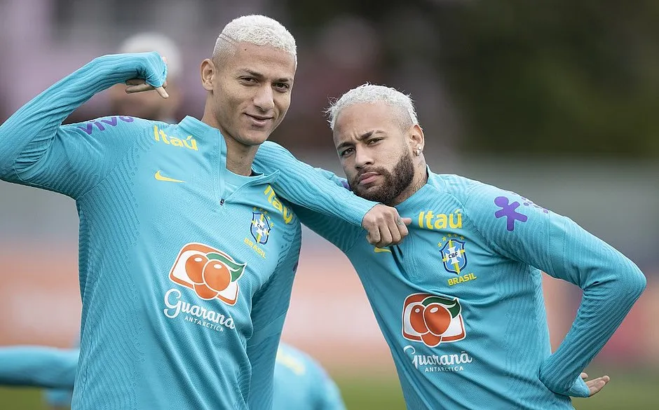 "Esse cara aí é um babaca por chamar o Neymar de egoísta", disse o camisa nove do Brasil