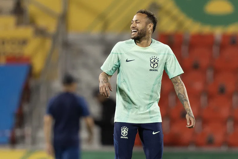 Neymar se manifesta horas antes da estreia do Brasil na Copa do Mundo