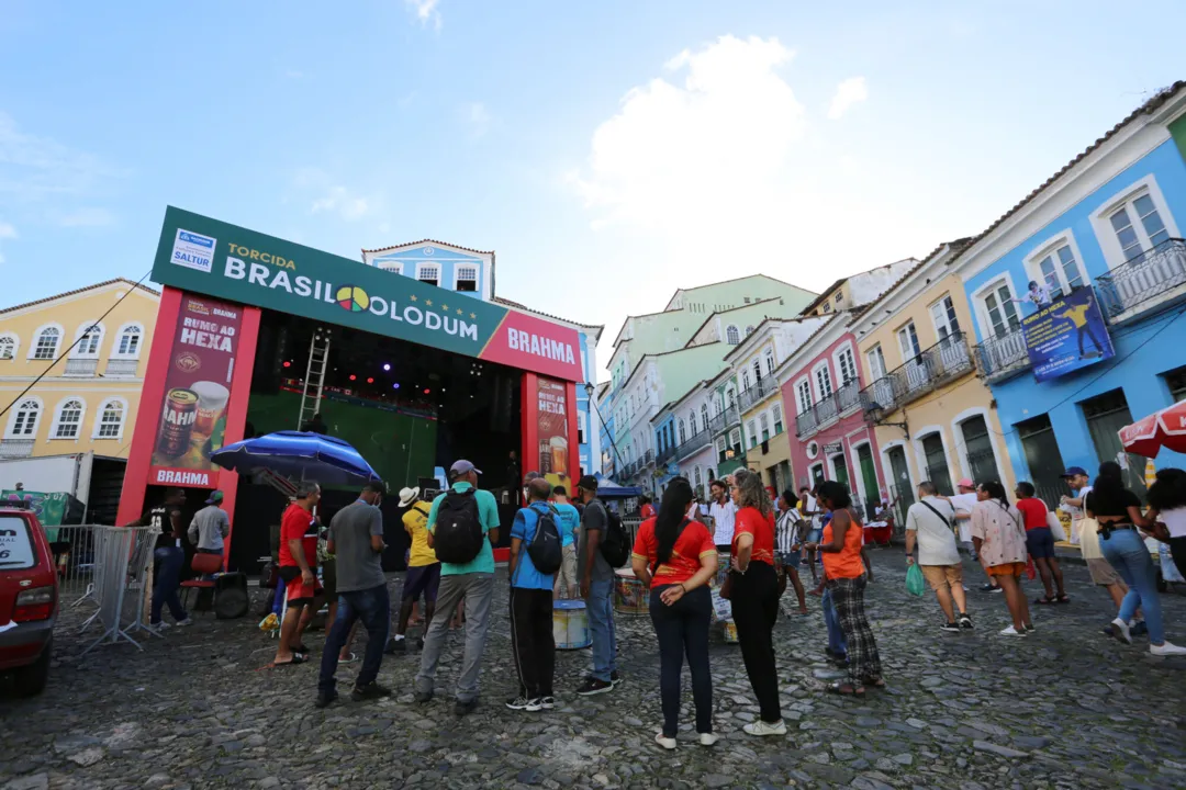 No Largo do Pelourinho um telão foi montado e a festa lá será ao som do Olodum
