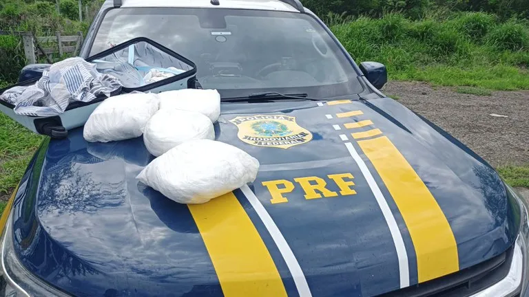 Suspeita relatou que recebeu mil reais para transportar a droga