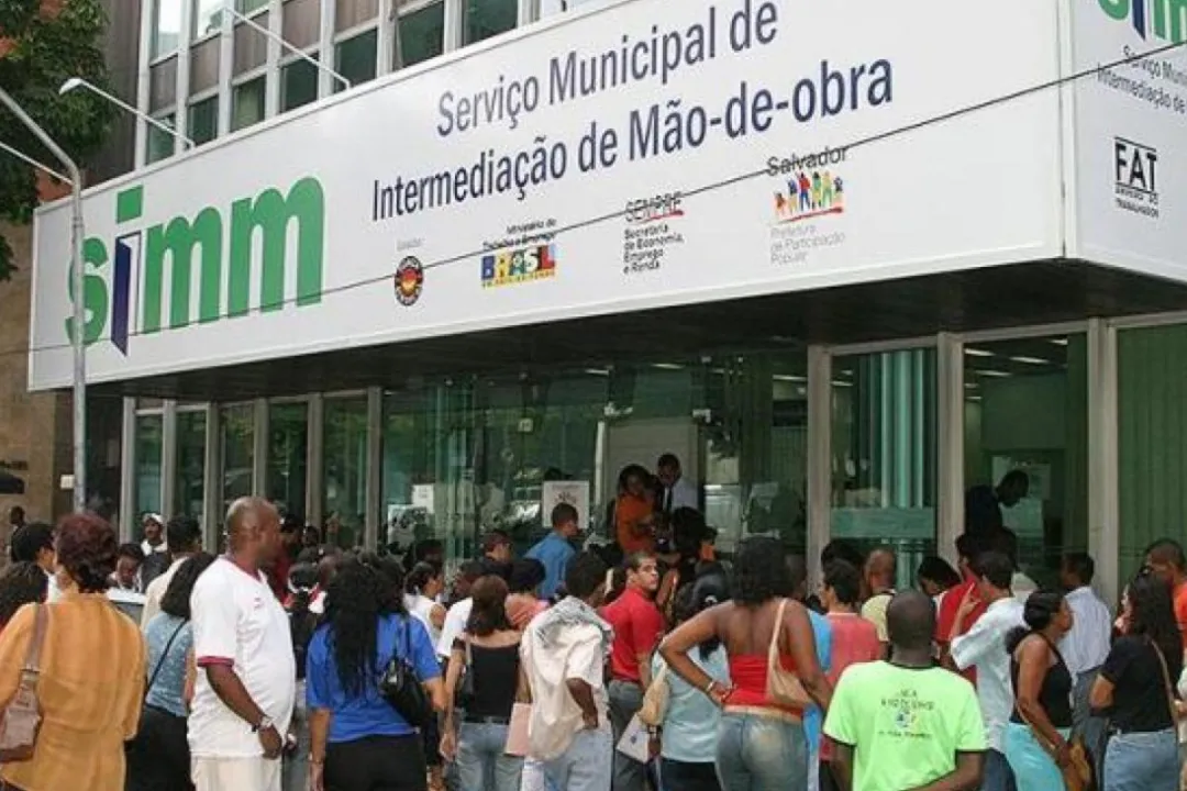 Há vagas para Repositor de Frios, Operador de Telemarketing com oportunidade para pessoas com deficiência visual, entre outras